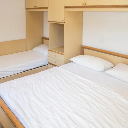 Apartamento Fronte Mare Con Piscina Mv23 *